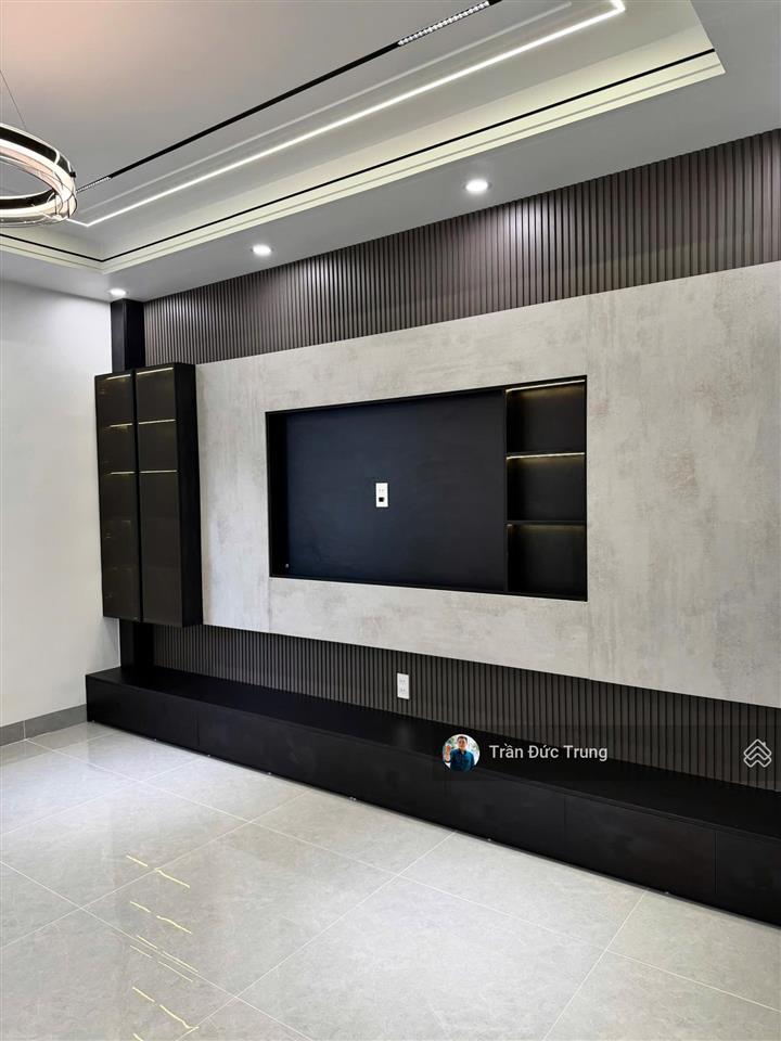 Nhà đẹp khúc hạo sân cổng dt 70m2 xây mới ngõ nông