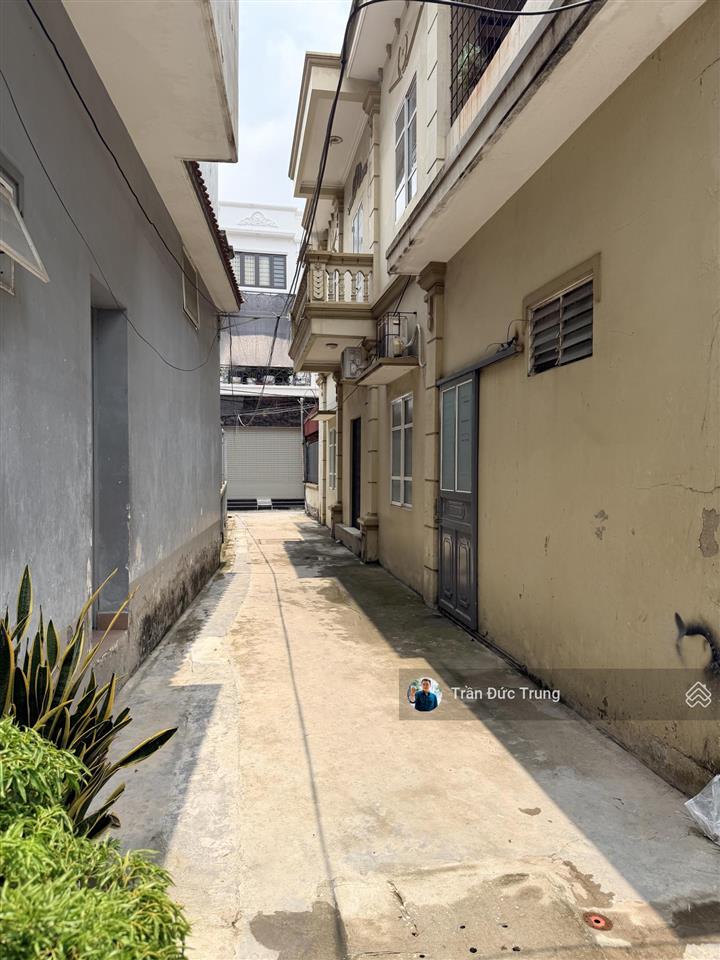 Nhà đẹp khúc hạo sân cổng dt 70m2 xây mới ngõ nông