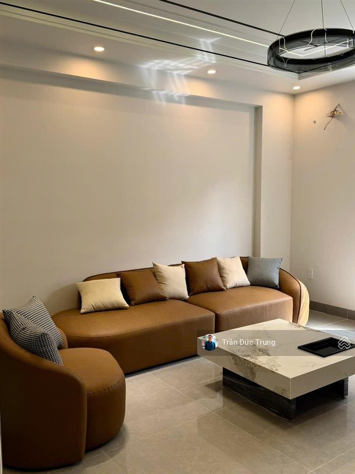 Nhà đẹp khúc hạo sân cổng dt 70m2 xây mới ngõ nông