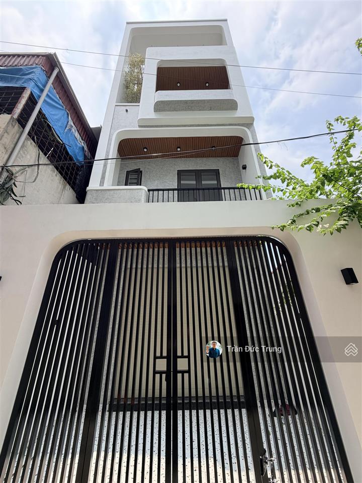 Nhà đẹp khúc hạo sân cổng dt 70m2 xây mới ngõ nông