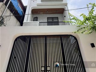 Nhà đẹp khúc hạo sân cổng dt 70m2 xây mới ngõ nông