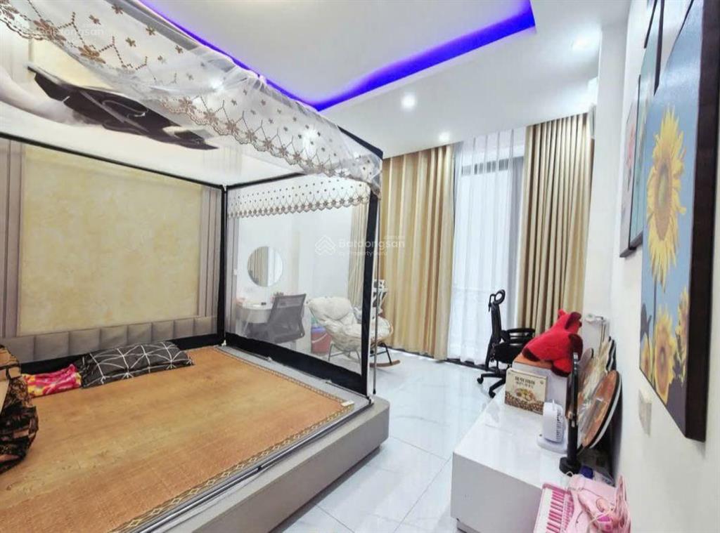 Bán nhà mặt ngõ đường láng đông đa 36m25 tầngmặt 4m6 pn11,6 tỷ.nhà trung tâm quận,nhà đẹp.