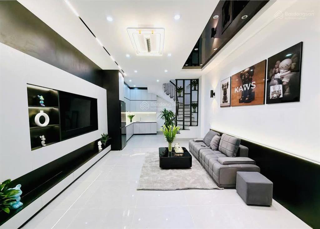 Bán nhà mặt ngõ thịnh quang đông đa 39m24 tầngmặt 4m23 pm9,5tỷ.nhà trung tâm quận đông đa.