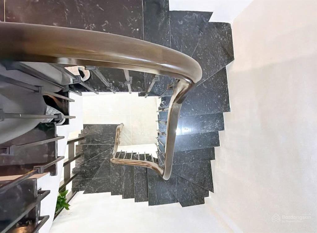 Bán nhà mặt ngõ thịnh quang đông đa 39m24 tầngmặt 4m23 pm9,5tỷ.nhà trung tâm quận đông đa.