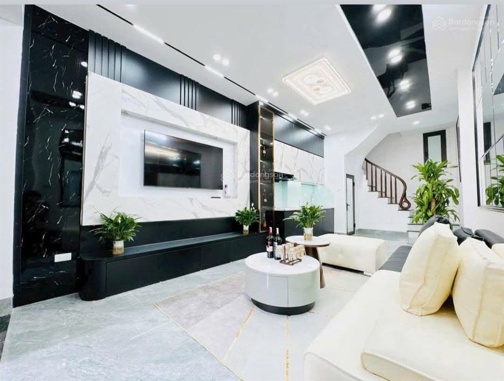 Bán nhà khương trung thanh xuân 33m24 tầngmặt 3,5m4 pn8,6 tỷ. nhà gần tt thương mại ngã tư sở