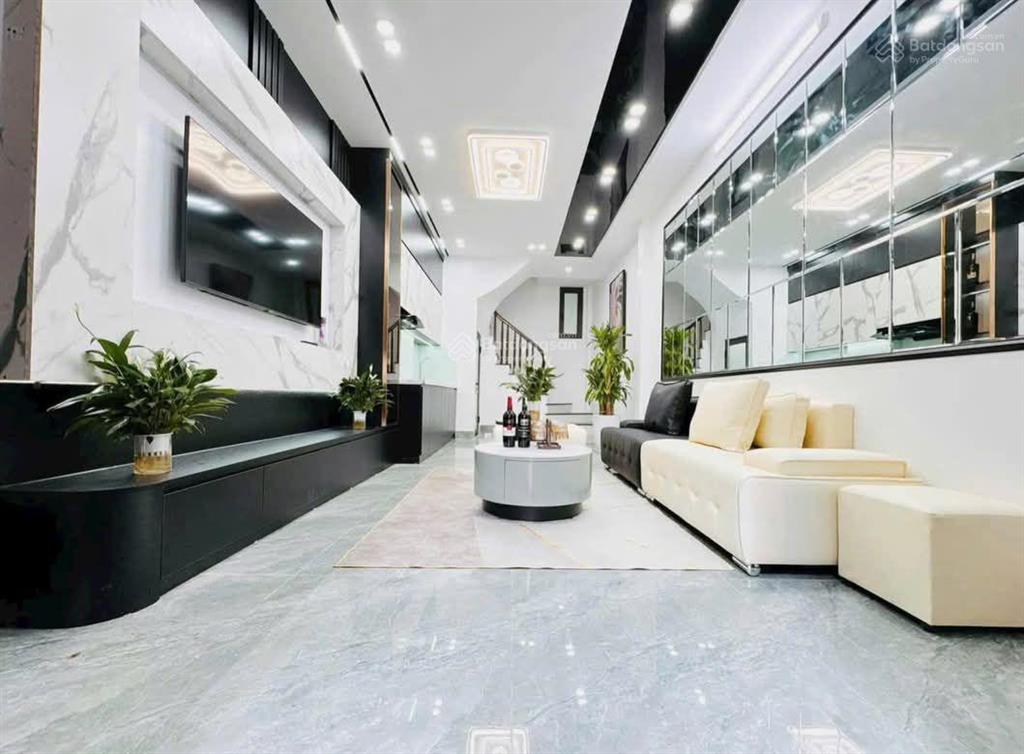 Bán nhà khương trung thanh xuân 33m24 tầngmặt 3,5m4 pn8,6 tỷ. nhà gần tt thương mại ngã tư sở