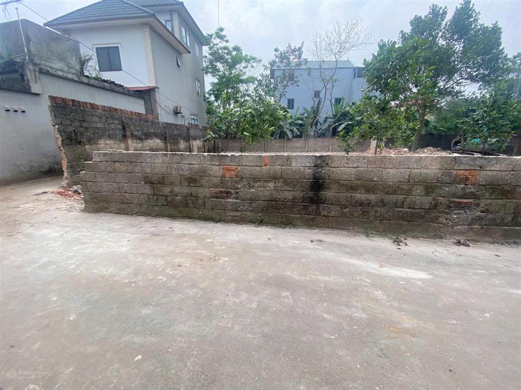 Bán lô đất 90m2 mt 5,54m trục chính năm trại, sài sơn, quốc oai