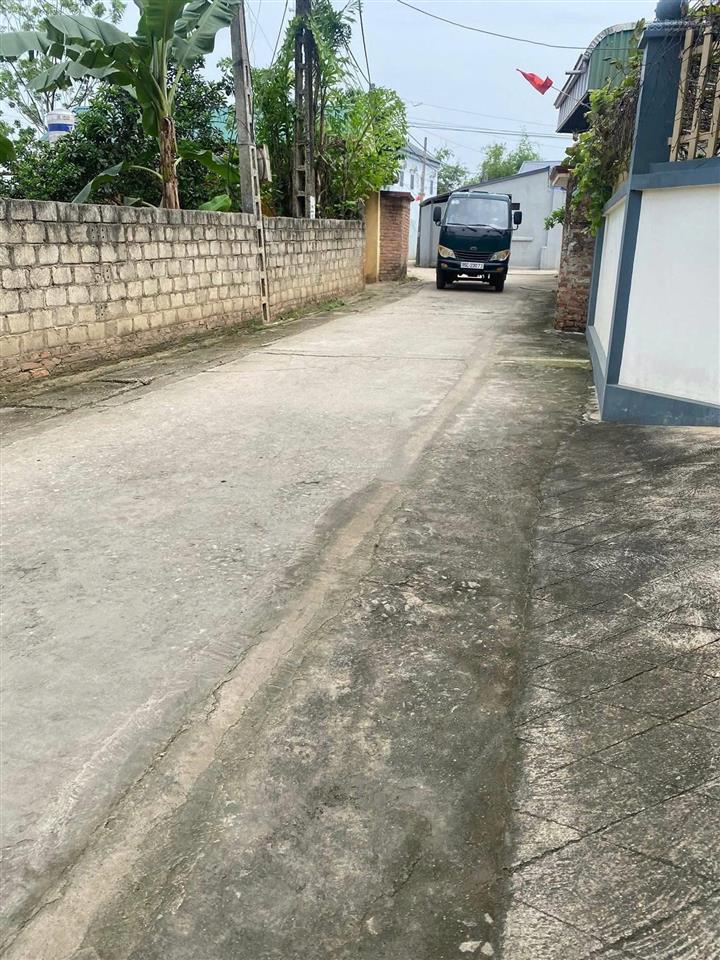 Bán lô đất 90m2 mt 5,54m trục chính năm trại, sài sơn, quốc oai