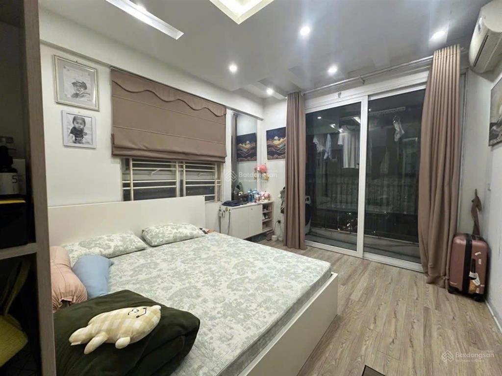 Chủ cần bán gấp căn hộ 3 ngủ n04 phố thành thái sát công viên sẵn sổ đỏ giá 9 tỷ