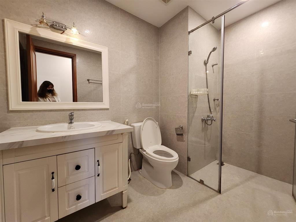 Căn hộ 4 ngủ đang trống ct8 the emerald đình thôn full nội thất giá thuê 38tr/tháng
