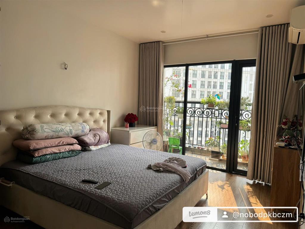Cho thuê căn hộ 2 ngủ tại ct8 the emerald đình thôn full nội thất ban công mát giá 18tr