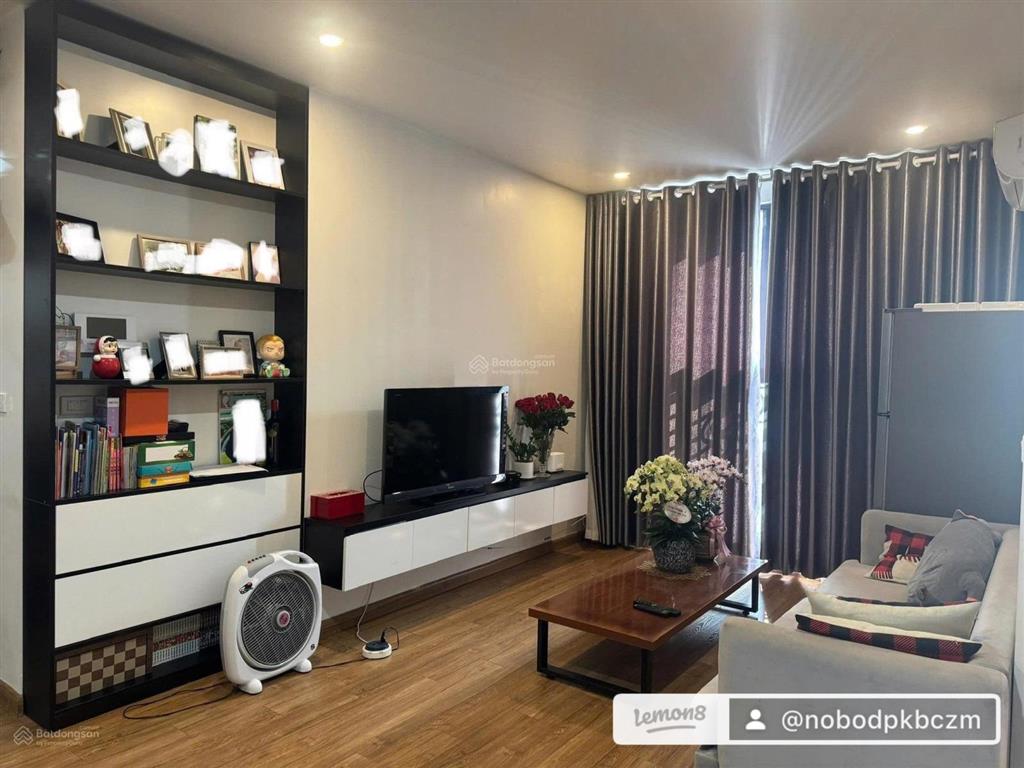Cho thuê căn hộ 2 ngủ tại ct8 the emerald đình thôn full nội thất ban công mát giá 18tr
