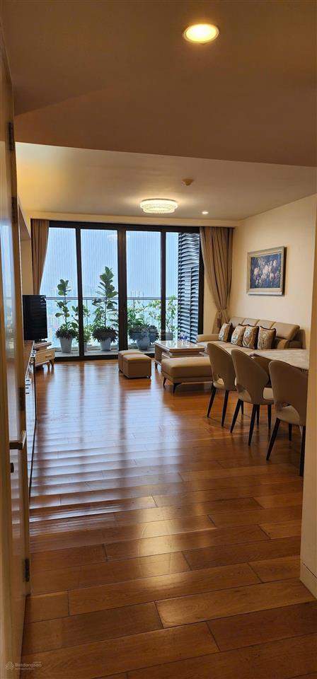 Căn hộ iph xuân thủy nhỉnh 10 tỷ có căn hộ 3 ngủ 120m2 nội thất đẹp sẵn sổ đỏ