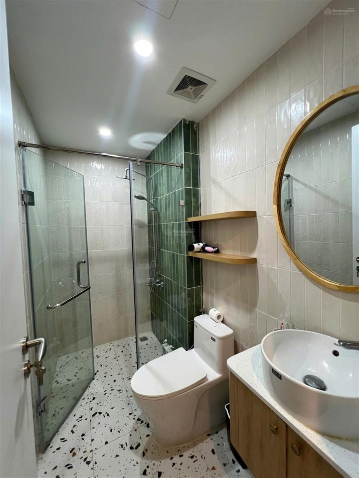 Cho thuê căn studio xinh xắn ban công mát 33m tại vinhomes d'capitale giá thuê 14tr/tháng