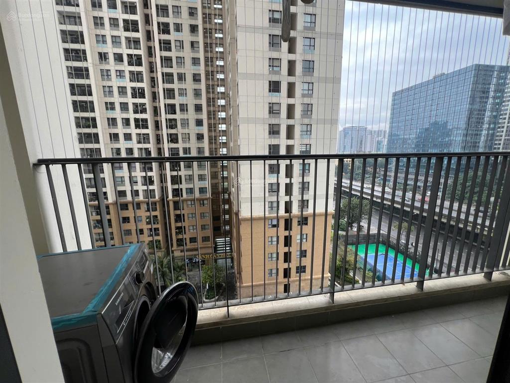 Cho thuê căn studio xinh xắn ban công mát 33m tại vinhomes d'capitale giá thuê 14tr/tháng