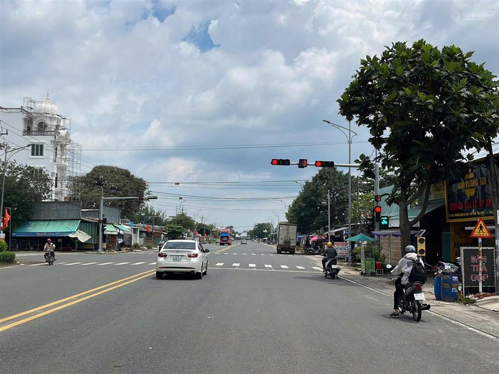 Đất ngay trung tâm minh long giá mềm hiếm có