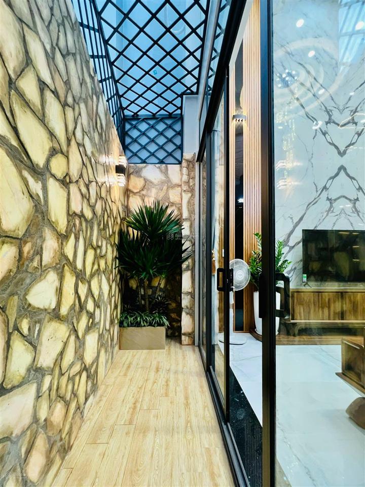 Siêu phẩm đường hương lộ 2 có thang máy (4m*16m 9tỷ100 tl) nội thất cao cấp, phong cách riêng biệt