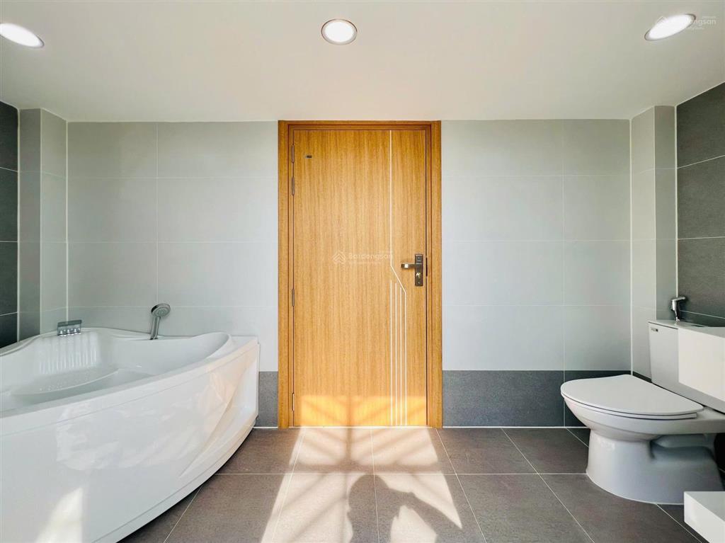Nhà đẹp đầu đường hương lộ 2 (4m*14m 7tỷ9 tl có nội thất cao cấp) hẻm xe hơi, sát bốn xã, hòa bình