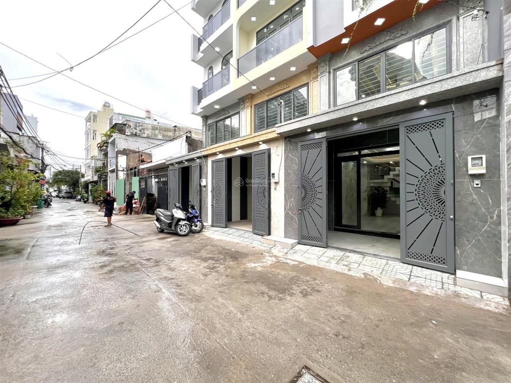Nhà đẹp đầu đường hương lộ 2 (4m*15m  8 tỷ tl có nội thất) hẻm 8m xe hơi, sát bốn xã, hòa bình