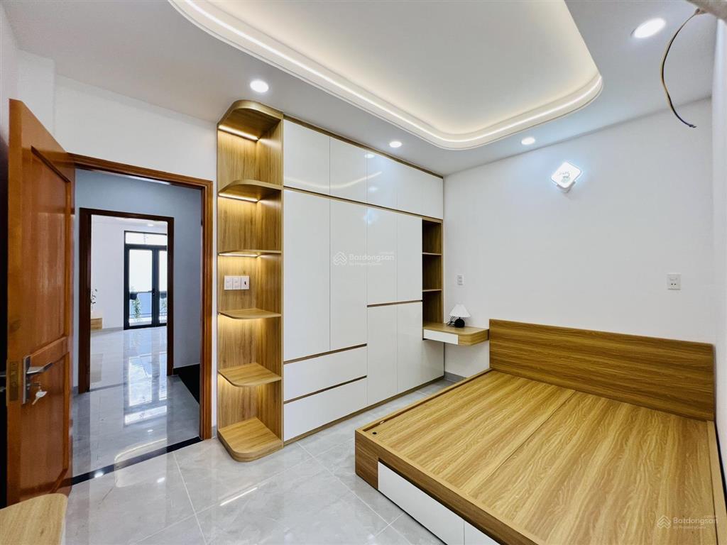 Nhà đẹp đầu đường hương lộ 2 (4m*15m  8 tỷ tl có nội thất) hẻm 8m xe hơi, sát bốn xã, hòa bình