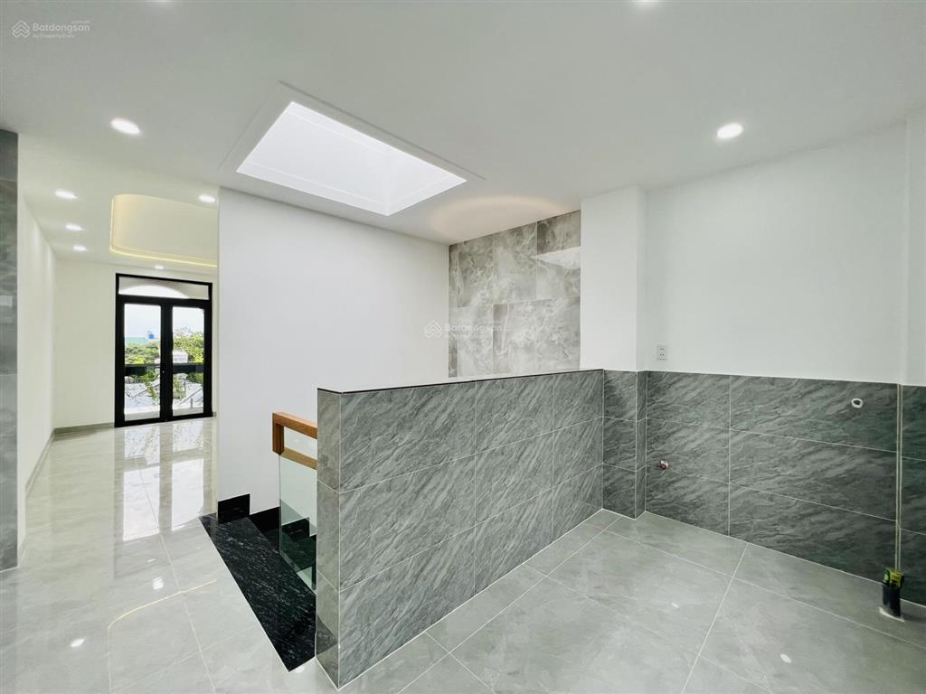 Nhà đẹp đầu đường hương lộ 2 (4m*15m  8 tỷ tl có nội thất) hẻm 8m xe hơi, sát bốn xã, hòa bình