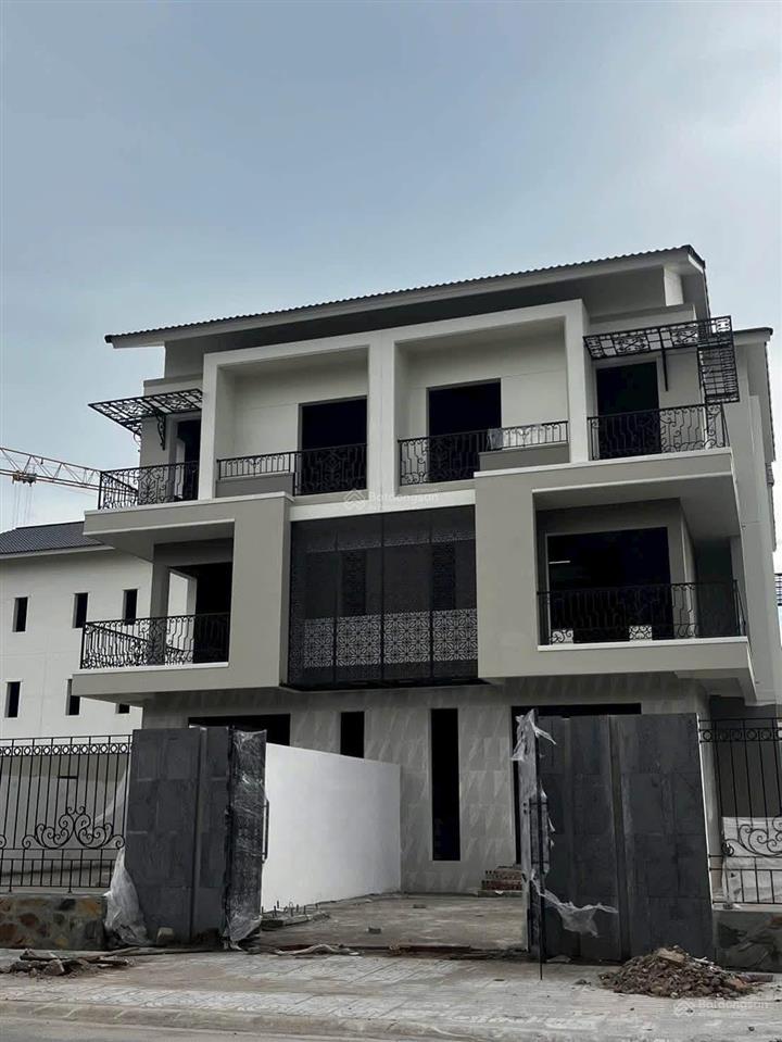 Bán căn song lập 180m² centa riverside