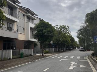 Chủ nhà cần tiền bán căn sh4 centa city