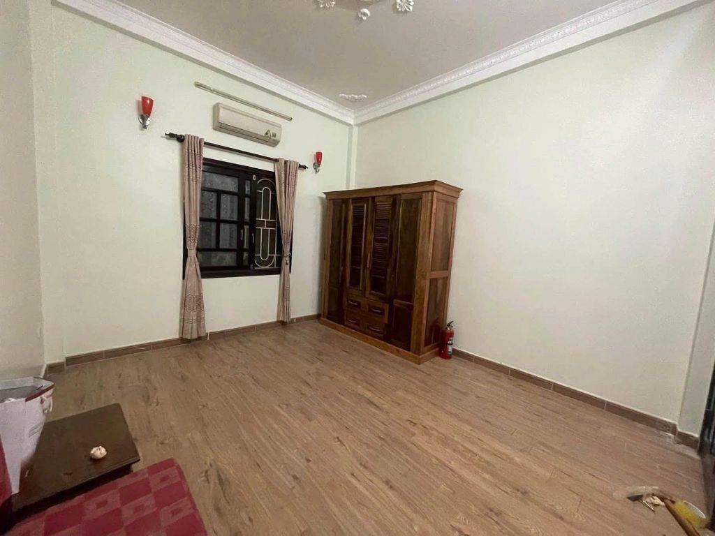 Cho thuê nhà ngõ 35 Trần Thái Tông, Cầu Giấy 60m x 4T (5 phòng) giá 20 triệu