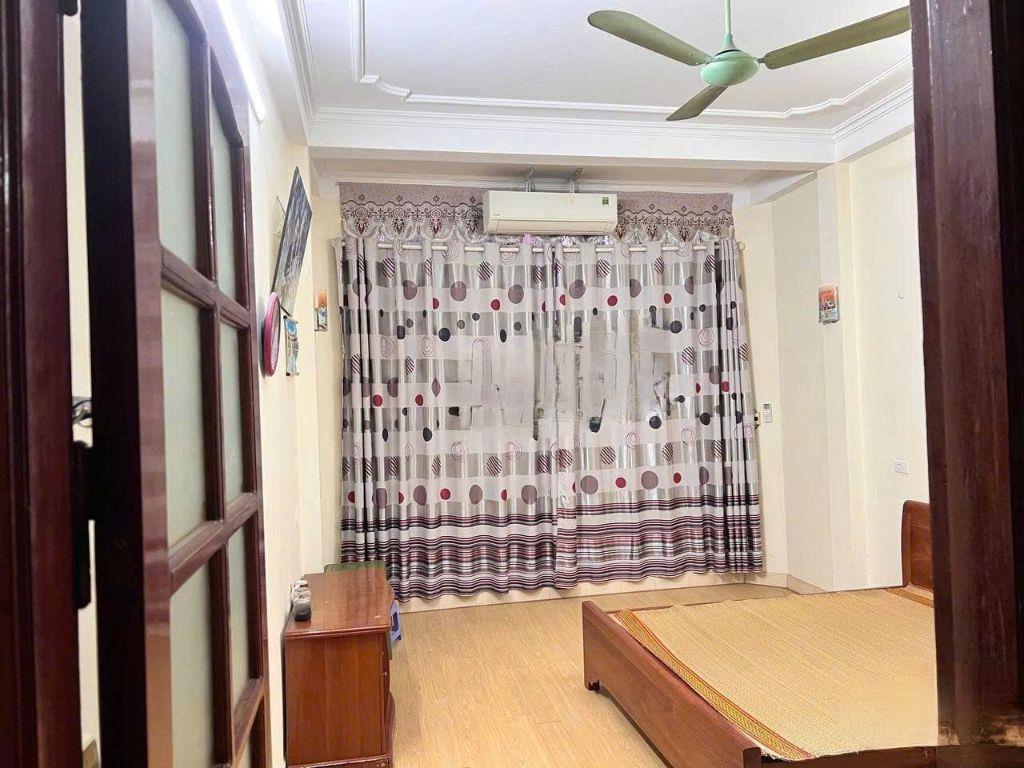 Cho thuê nhà phố Lý Thường Kiệt, Hà Đông 40m x 4T (4 ngủ) Ô TÔ giá 12.5 triệu