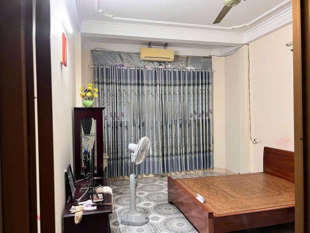 Cho thuê nhà phố Lý Thường Kiệt, Hà Đông 40m x 4T (4 ngủ) Ô TÔ giá 12.5 triệu