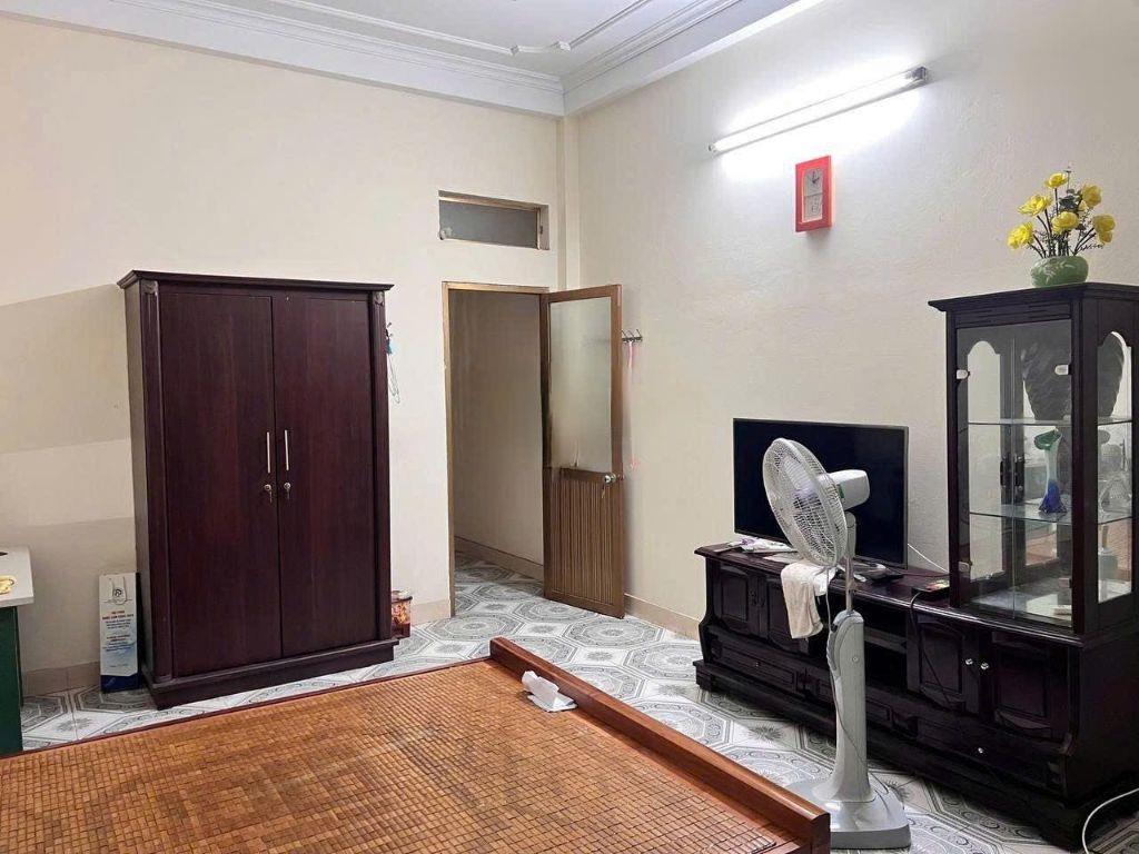 Cho thuê nhà phố Lý Thường Kiệt, Hà Đông 40m x 4T (4 ngủ) Ô TÔ giá 12.5 triệu