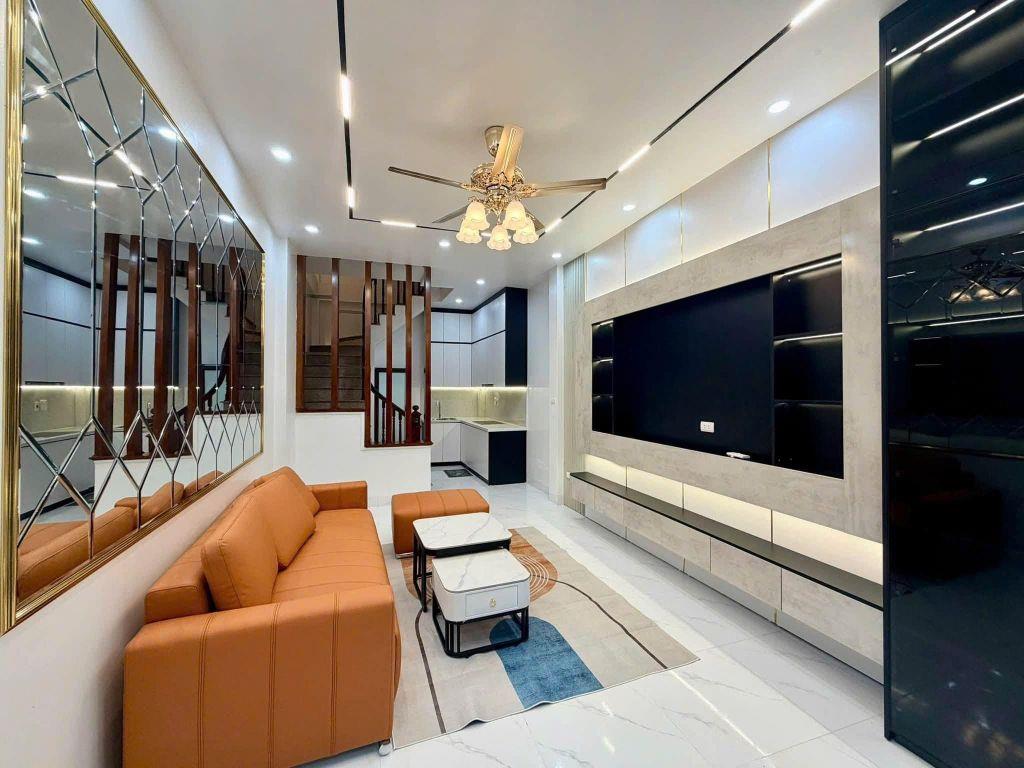 Cho thuê nhà đẹp, ô tô, KD Linh Quang, Đống Đa 35m x 5T giá 18 triệu