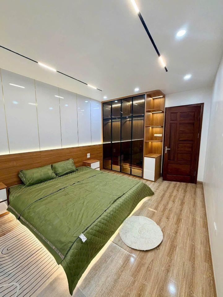 Cho thuê nhà đẹp, ô tô, KD Linh Quang, Đống Đa 35m x 5T giá 18 triệu