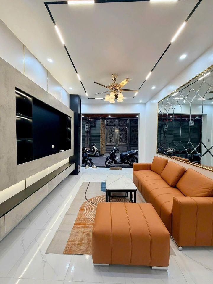 Cho thuê nhà đẹp, ô tô, KD Linh Quang, Đống Đa 35m x 5T giá 18 triệu