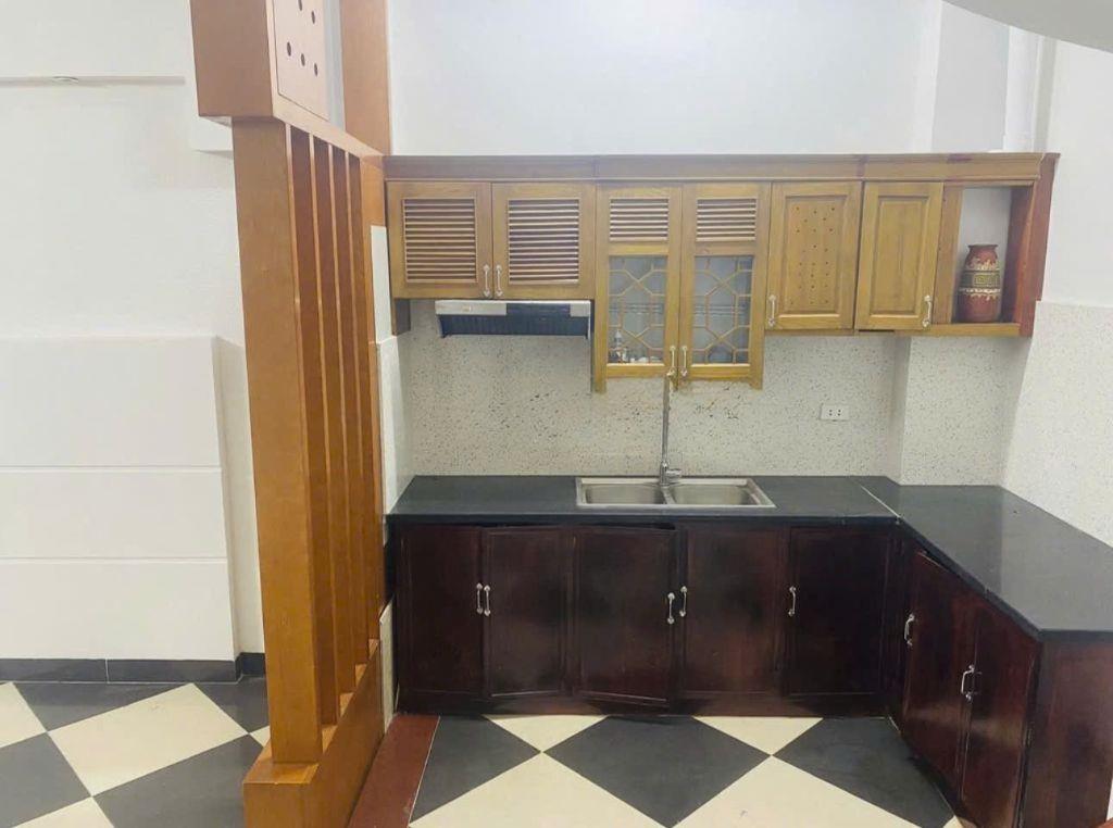 Cho thuê nhà Nguyễn Khánh Toàn, Cầu Giấy 40m x 5T (3 ngủ) giá 13 triệu