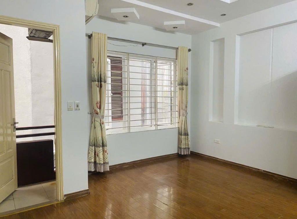Cho thuê nhà Nguyễn Khánh Toàn, Cầu Giấy 40m x 5T (3 ngủ) giá 13 triệu
