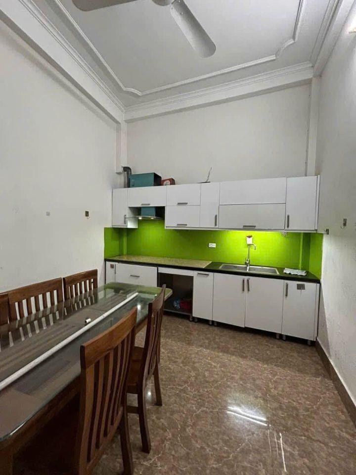Cho thuê nhà ngõ 475 Nguyễn Trãi, Thanh Xuân 70m x 2T giá 11.5tr bãi gửi oto gần nhà