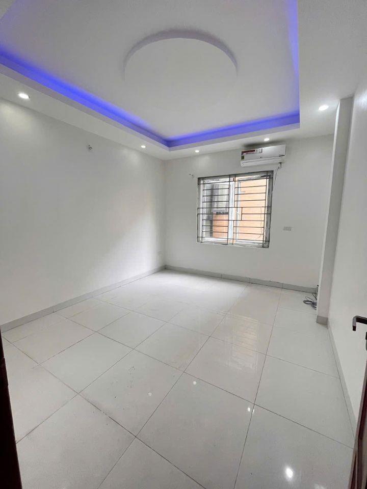 Cho thuê CHDV Vũ Tông Phan, Thanh Xuân 45m x 4.5T Oto giá 18tr_ cho cải tạo