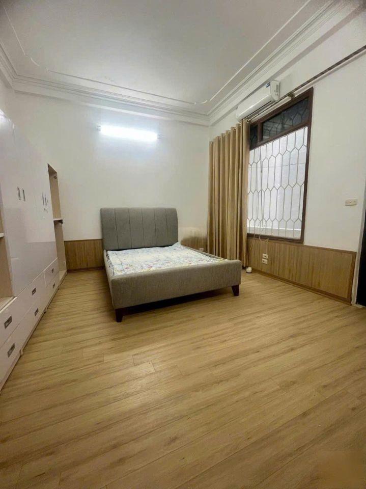 Cho thuê nhà ngõ 105 Láng Hạ, Đống Đa 50m x 3T(sân 17m) giá 15 triệu