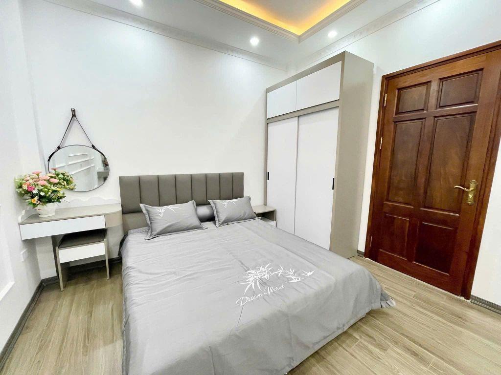Nhà Pháo Đài Láng, Đống Đa 36m x 6T(4ngủ kk) THANG MÁY, FULL ĐỒ, Ở NHÓM