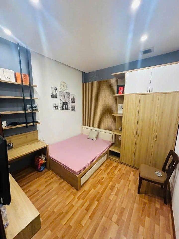 Nhà Lương Định Của,  Kim Liên, Đống Đa 50m x 3T (4 ngủ) full đồ, có sân để xe