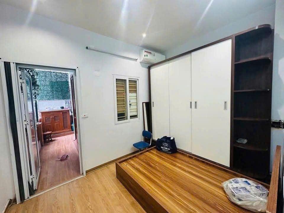 Nhà Lương Định Của,  Kim Liên, Đống Đa 50m x 3T (4 ngủ) full đồ, có sân để xe