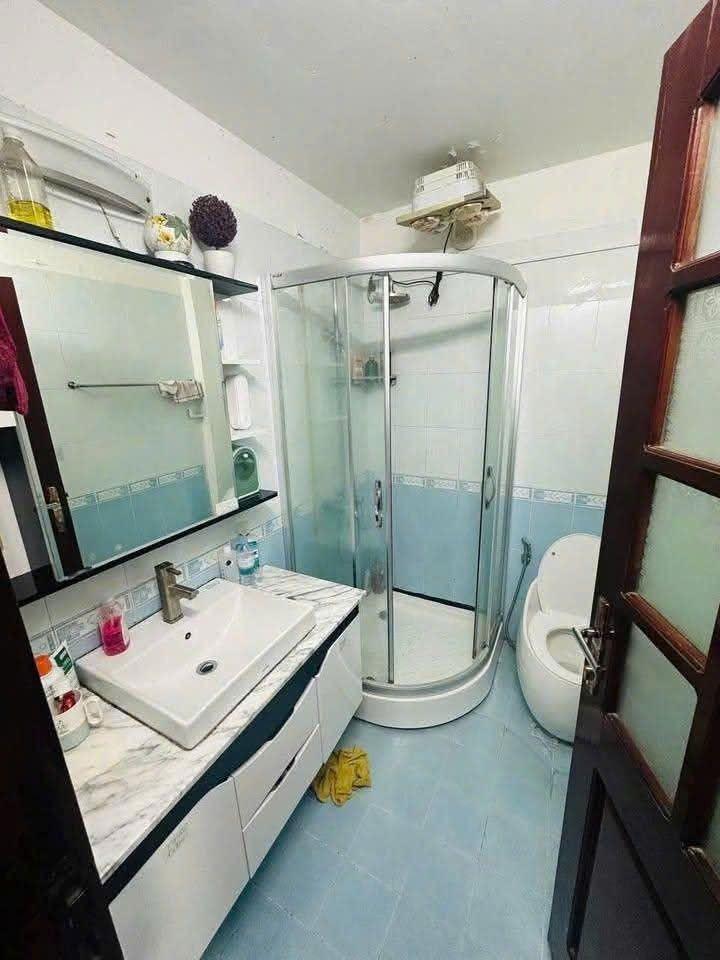 Nhà Lương Định Của,  Kim Liên, Đống Đa 50m x 3T (4 ngủ) full đồ, có sân để xe