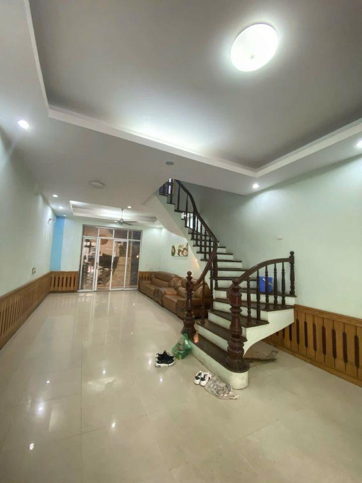 Cho thuê nhà ngõ 61 Lạc Trung, Hai Bà Trưng 65m x 4T ô tô tránh, KD_20 triệu