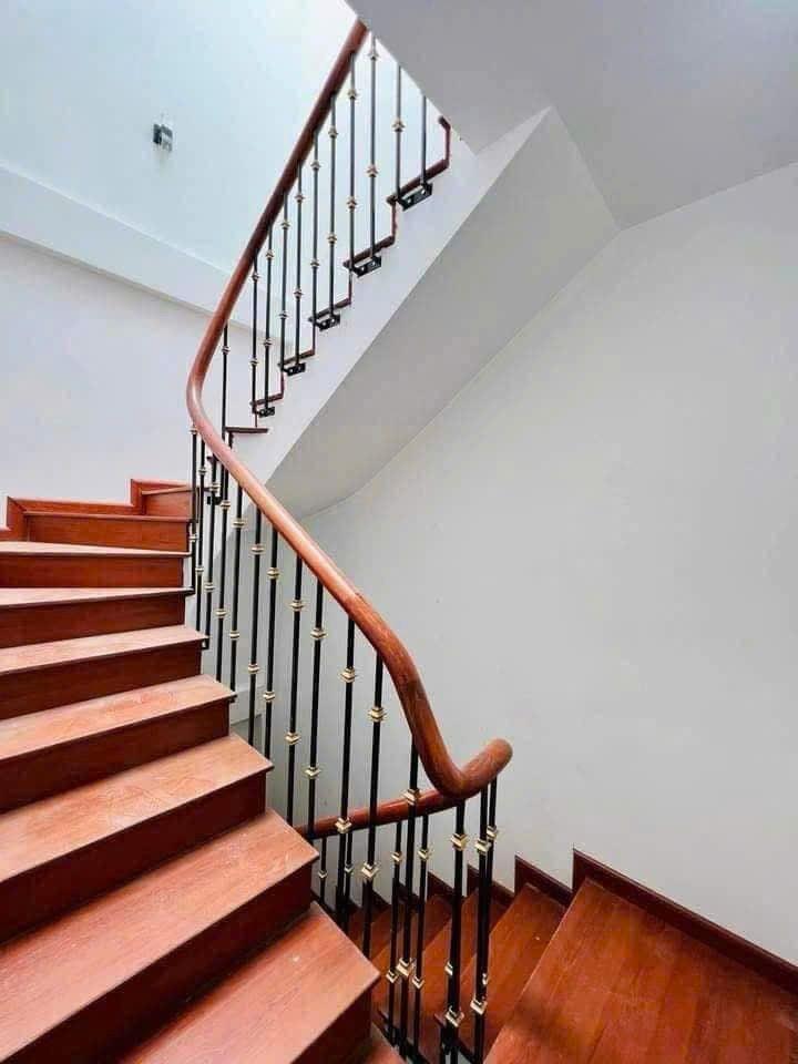 Nhà ngõ sạch sẽ 178 Ngõ Chợ Khâm Thiên, Đống Đa 32m x 5T, sân để xe giá, Ở NHÓM