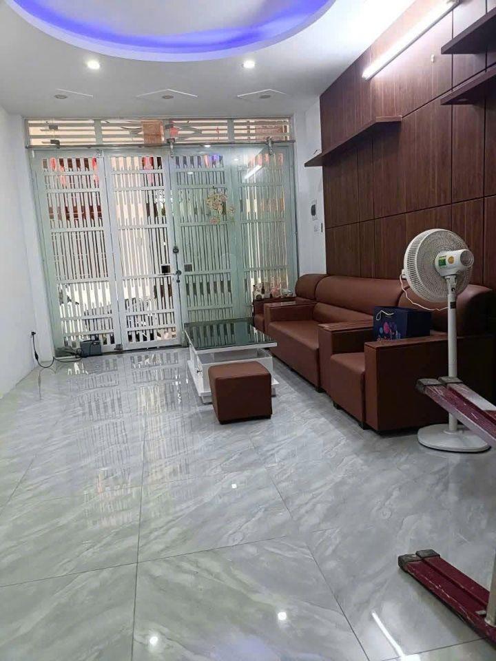 Nhà sạch đẹp, Full Đồ ngõ 639 Hoàng Hoa Thám, Ba Đình 40m x 5T (3 ngủ) giá 13.5 triệu