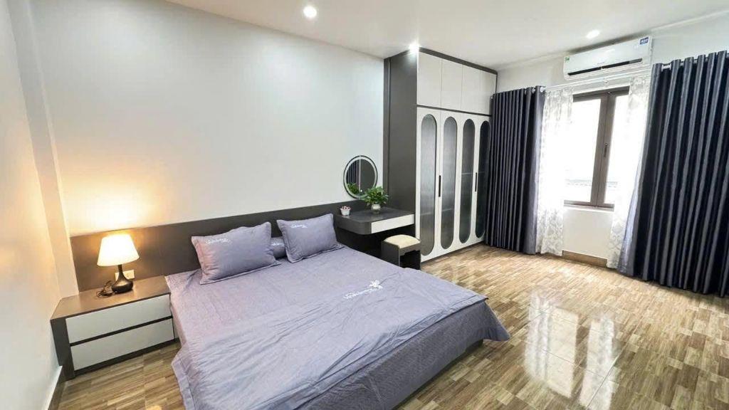 Nhà đẹp, gần phố, THANG MÁY ngõ 384 Nguyễn Khoái, Hai Bà Trưng 45m x 5T giá 15.5 triệu