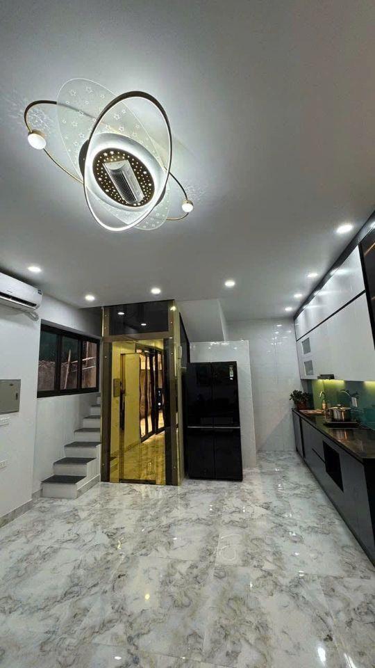 Nhà đẹp, gần phố, THANG MÁY ngõ 384 Nguyễn Khoái, Hai Bà Trưng 45m x 5T giá 15.5 triệu