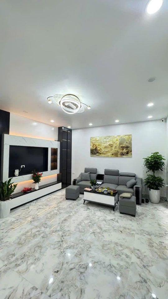 Nhà đẹp, gần phố, THANG MÁY ngõ 384 Nguyễn Khoái, Hai Bà Trưng 45m x 5T giá 15.5 triệu