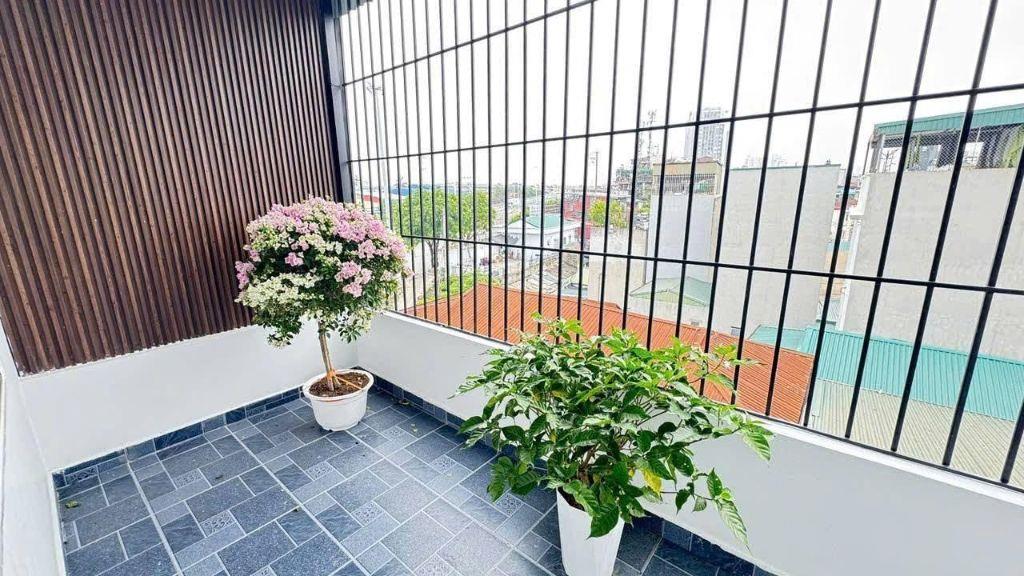 Nhà đẹp, gần phố, THANG MÁY ngõ 384 Nguyễn Khoái, Hai Bà Trưng 45m x 5T giá 15.5 triệu